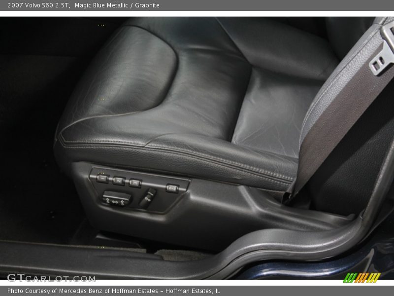 Front Seat of 2007 S60 2.5T