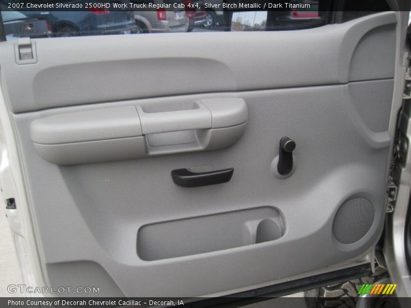 Door Panel of 2007 Silverado 2500HD Work Truck Regular Cab 4x4