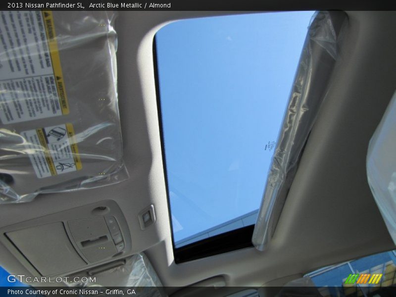 Sunroof of 2013 Pathfinder SL