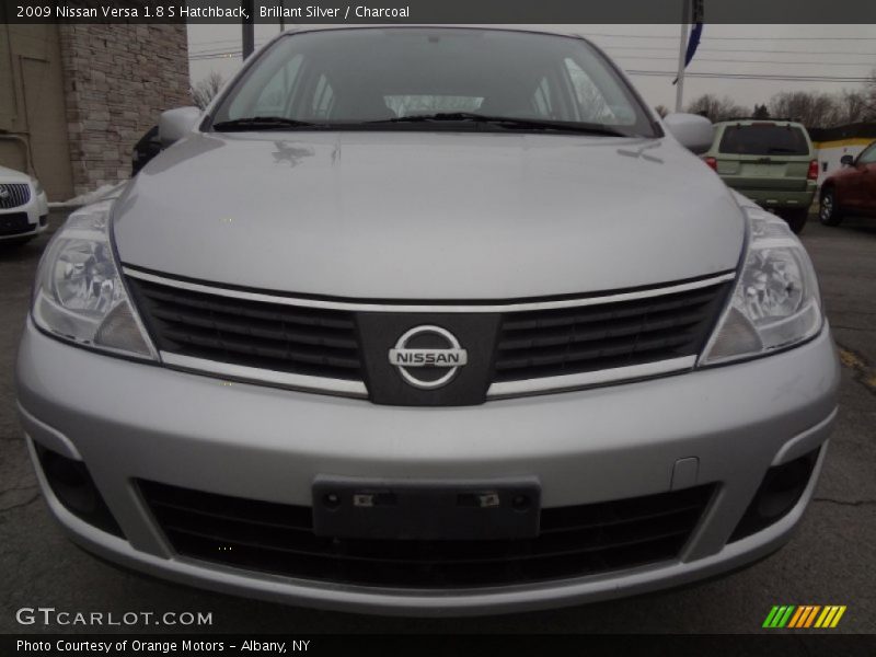 Brillant Silver / Charcoal 2009 Nissan Versa 1.8 S Hatchback
