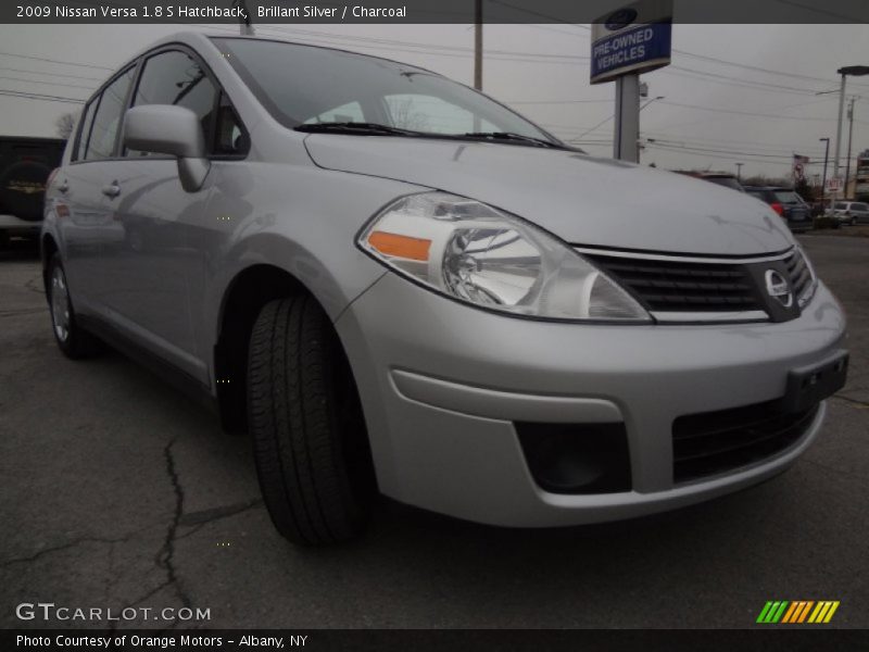 Brillant Silver / Charcoal 2009 Nissan Versa 1.8 S Hatchback