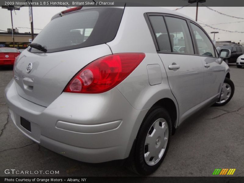 Brillant Silver / Charcoal 2009 Nissan Versa 1.8 S Hatchback