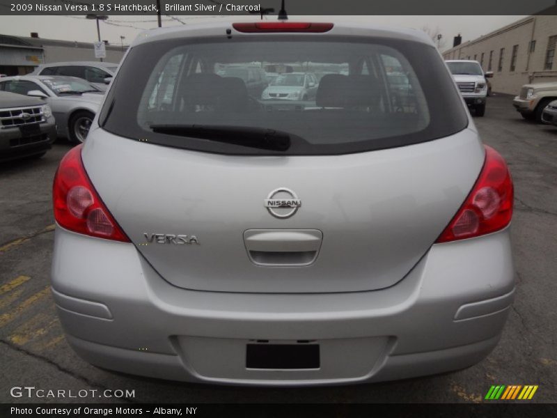 Brillant Silver / Charcoal 2009 Nissan Versa 1.8 S Hatchback