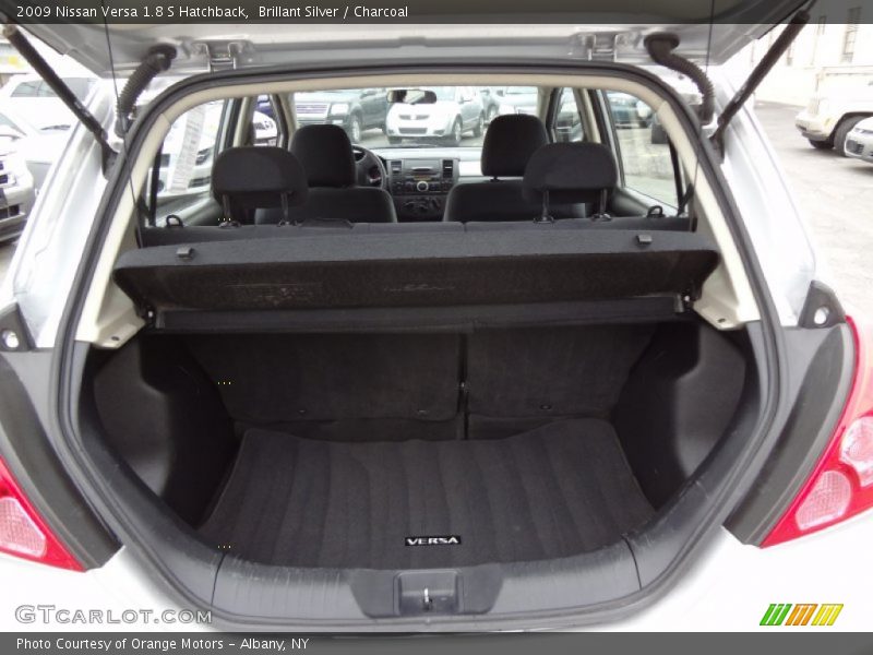 Brillant Silver / Charcoal 2009 Nissan Versa 1.8 S Hatchback