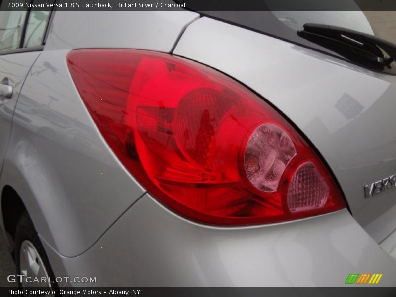 Brillant Silver / Charcoal 2009 Nissan Versa 1.8 S Hatchback
