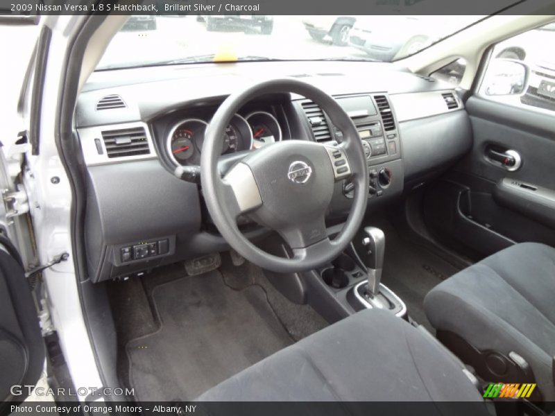 Brillant Silver / Charcoal 2009 Nissan Versa 1.8 S Hatchback