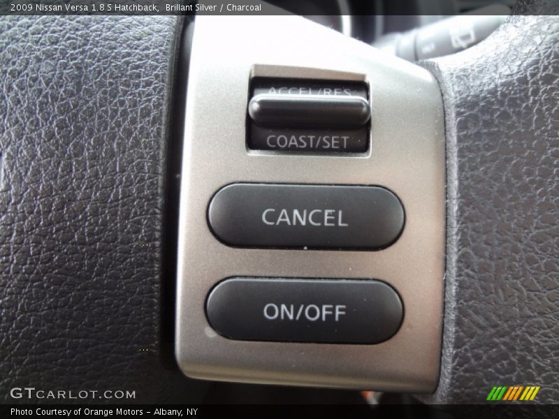 Brillant Silver / Charcoal 2009 Nissan Versa 1.8 S Hatchback