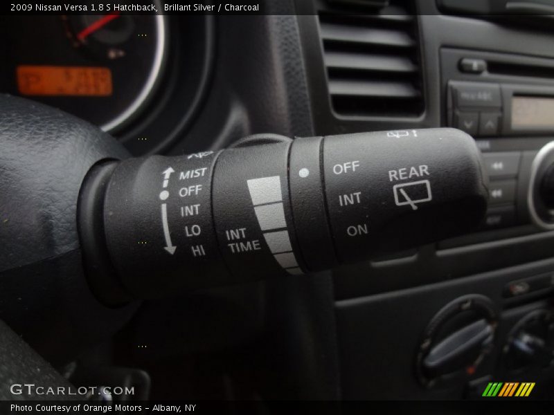 Brillant Silver / Charcoal 2009 Nissan Versa 1.8 S Hatchback