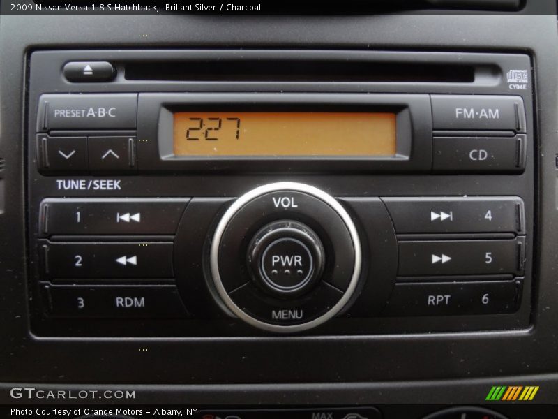 Brillant Silver / Charcoal 2009 Nissan Versa 1.8 S Hatchback