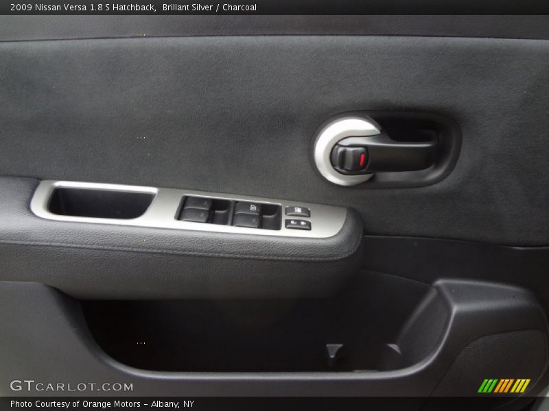 Brillant Silver / Charcoal 2009 Nissan Versa 1.8 S Hatchback