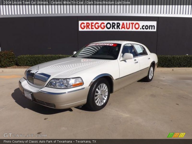 Ceramic White Tri-Coat / Dark Stone/Medium Light Stone 2004 Lincoln Town Car Ultimate