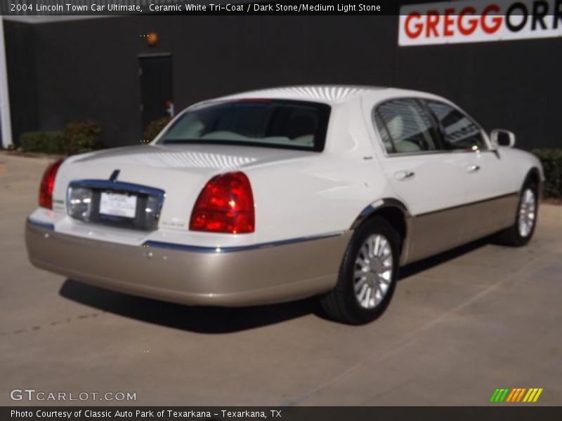 Ceramic White Tri-Coat / Dark Stone/Medium Light Stone 2004 Lincoln Town Car Ultimate