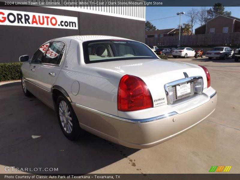 Ceramic White Tri-Coat / Dark Stone/Medium Light Stone 2004 Lincoln Town Car Ultimate