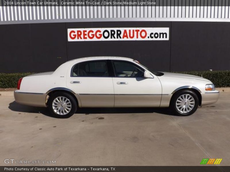 Ceramic White Tri-Coat / Dark Stone/Medium Light Stone 2004 Lincoln Town Car Ultimate