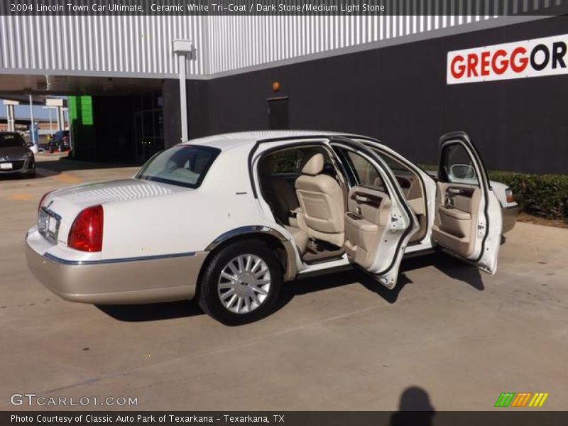 Ceramic White Tri-Coat / Dark Stone/Medium Light Stone 2004 Lincoln Town Car Ultimate