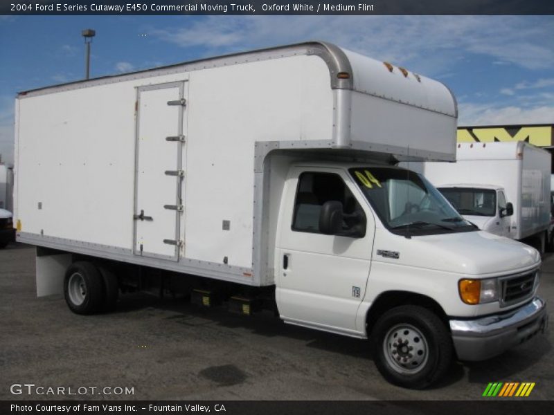 Front 3/4 View of 2004 E Series Cutaway E450 Commercial Moving Truck