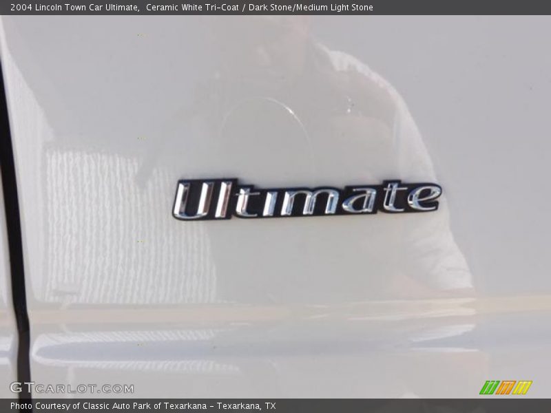 Ceramic White Tri-Coat / Dark Stone/Medium Light Stone 2004 Lincoln Town Car Ultimate
