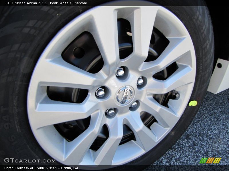 Pearl White / Charcoal 2013 Nissan Altima 2.5 S