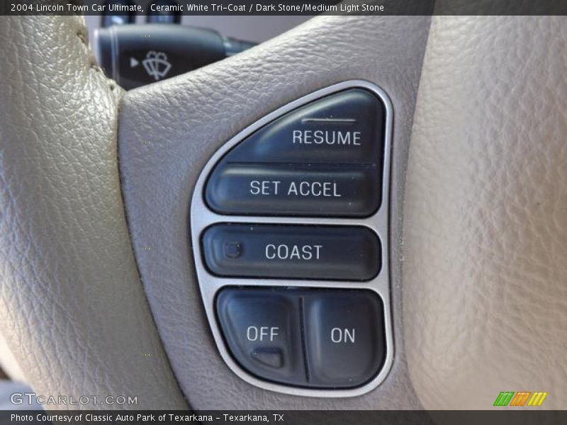 Ceramic White Tri-Coat / Dark Stone/Medium Light Stone 2004 Lincoln Town Car Ultimate