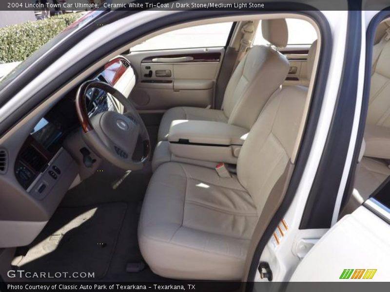 Ceramic White Tri-Coat / Dark Stone/Medium Light Stone 2004 Lincoln Town Car Ultimate