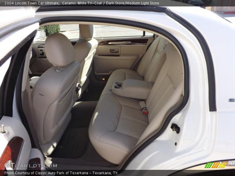 Ceramic White Tri-Coat / Dark Stone/Medium Light Stone 2004 Lincoln Town Car Ultimate