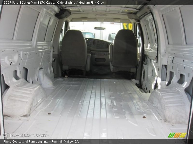 Oxford White / Medium Flint Grey 2007 Ford E Series Van E150 Cargo