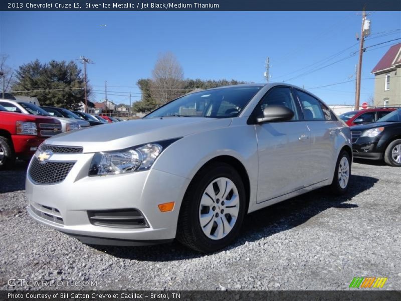Front 3/4 View of 2013 Cruze LS