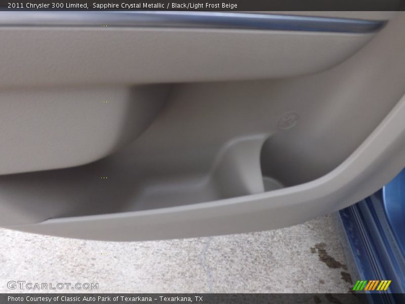 Sapphire Crystal Metallic / Black/Light Frost Beige 2011 Chrysler 300 Limited