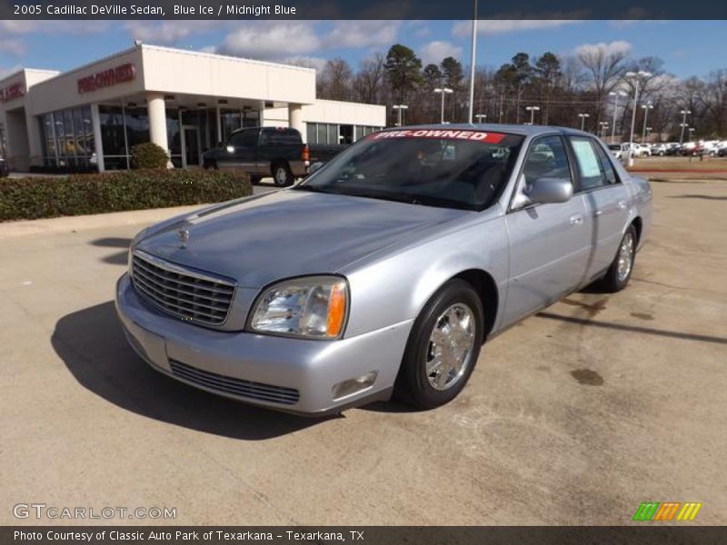 Front 3/4 View of 2005 DeVille Sedan