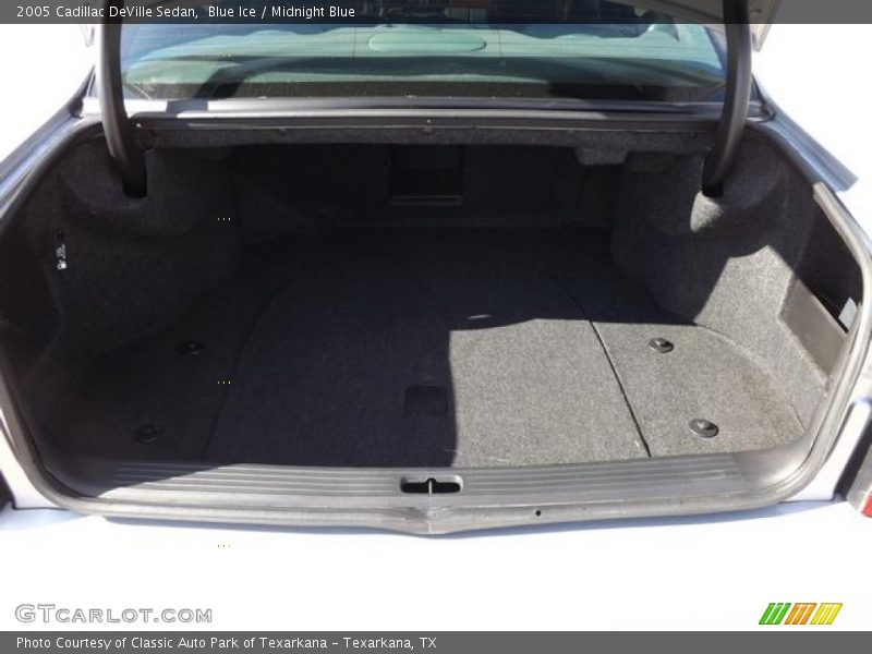  2005 DeVille Sedan Trunk