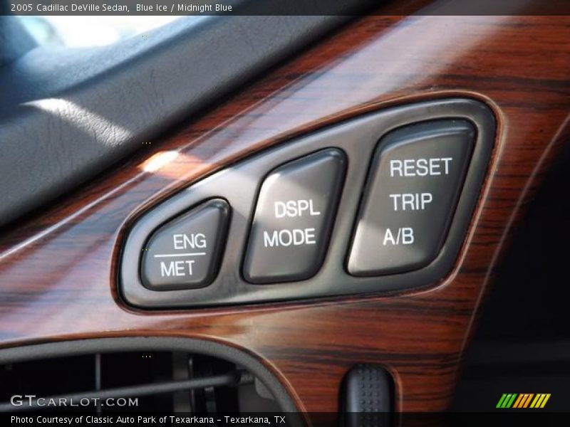Controls of 2005 DeVille Sedan