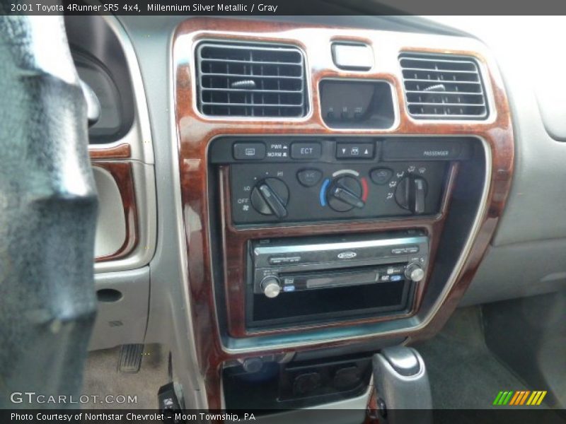 Controls of 2001 4Runner SR5 4x4