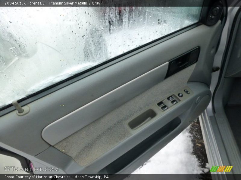 Titanium Silver Metallic / Gray 2004 Suzuki Forenza S