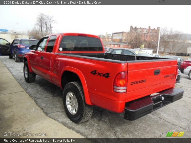 Flame Red / Dark Slate Gray 2004 Dodge Dakota SXT Club Cab 4x4