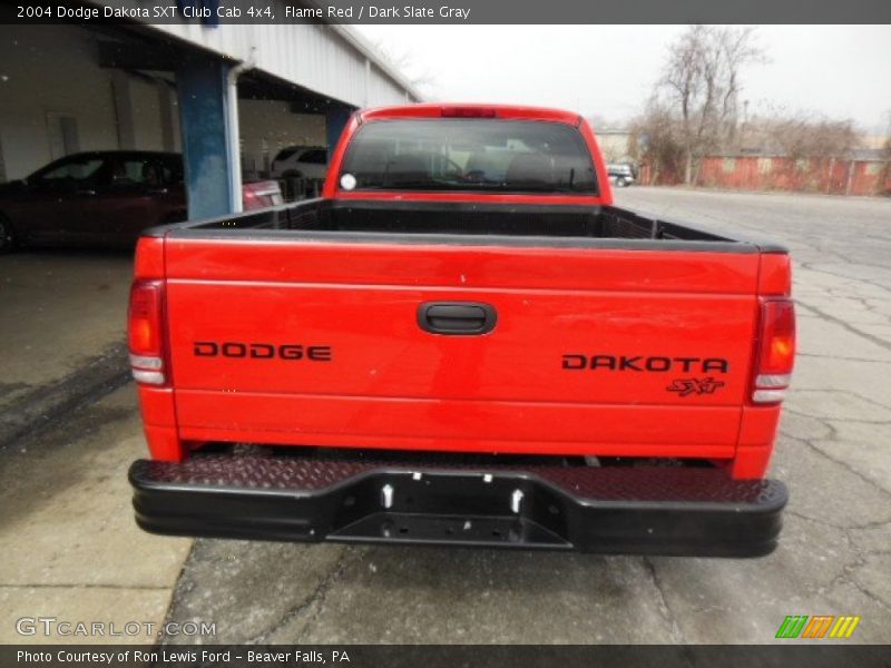 Flame Red / Dark Slate Gray 2004 Dodge Dakota SXT Club Cab 4x4