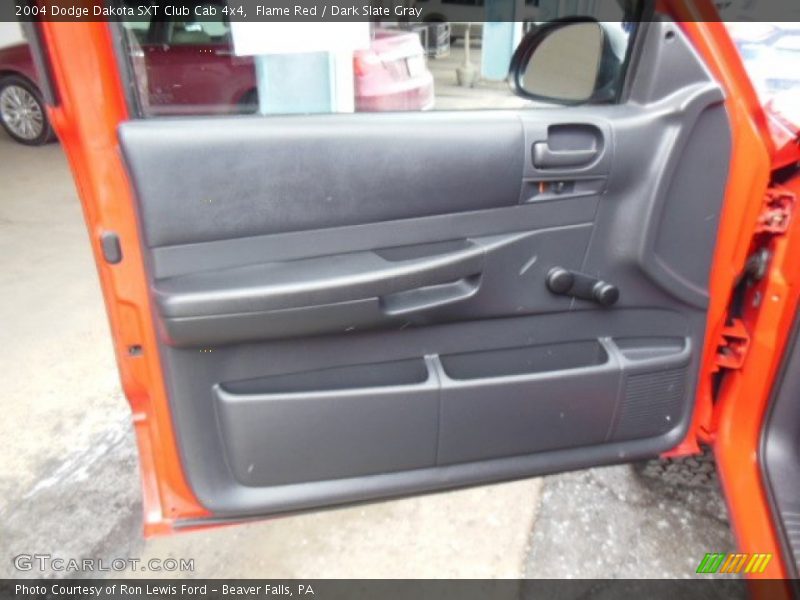 Flame Red / Dark Slate Gray 2004 Dodge Dakota SXT Club Cab 4x4
