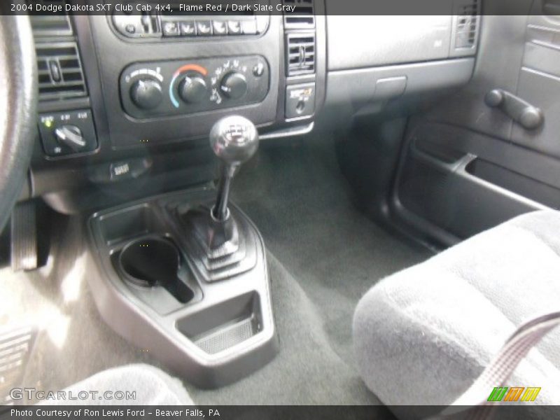 Flame Red / Dark Slate Gray 2004 Dodge Dakota SXT Club Cab 4x4