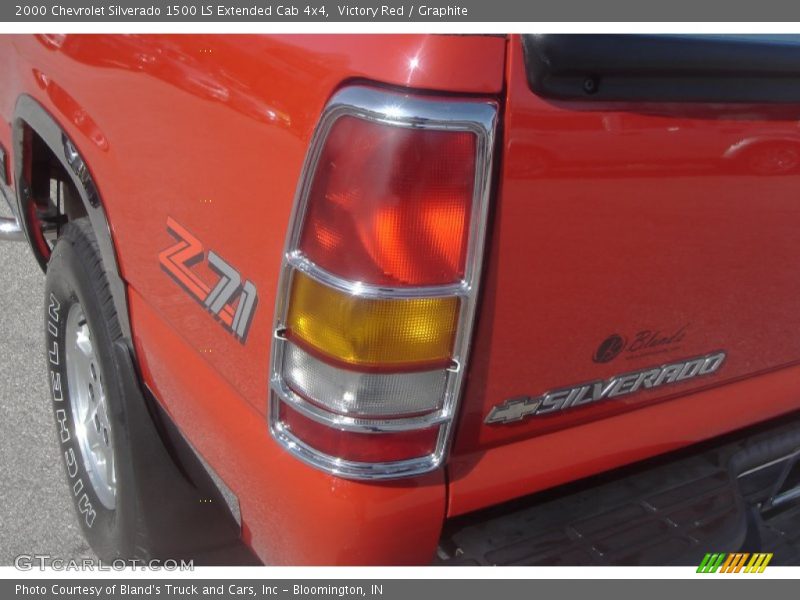 Victory Red / Graphite 2000 Chevrolet Silverado 1500 LS Extended Cab 4x4