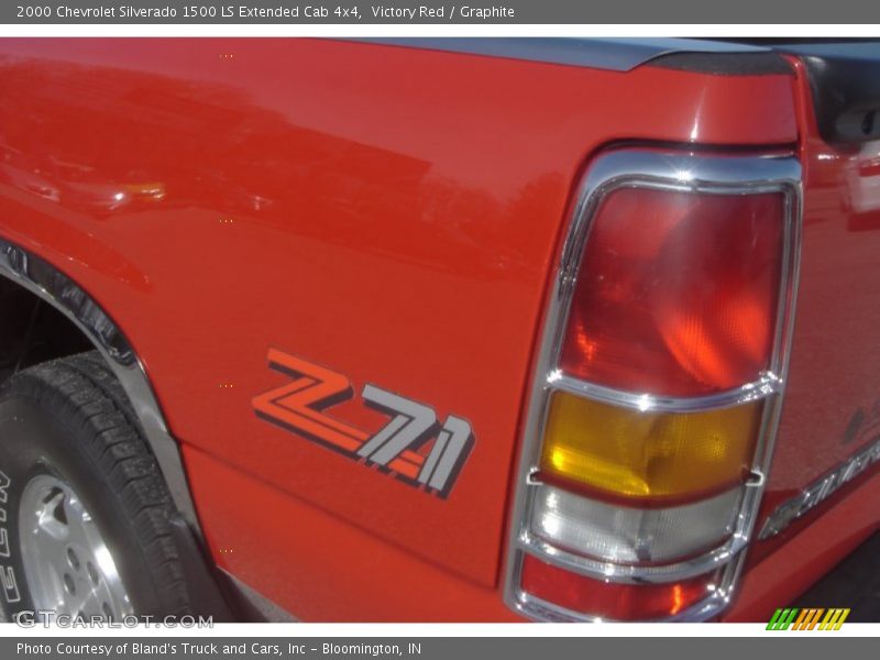 Victory Red / Graphite 2000 Chevrolet Silverado 1500 LS Extended Cab 4x4
