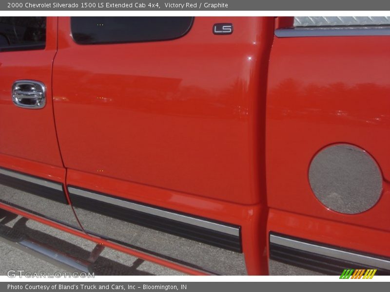 Victory Red / Graphite 2000 Chevrolet Silverado 1500 LS Extended Cab 4x4