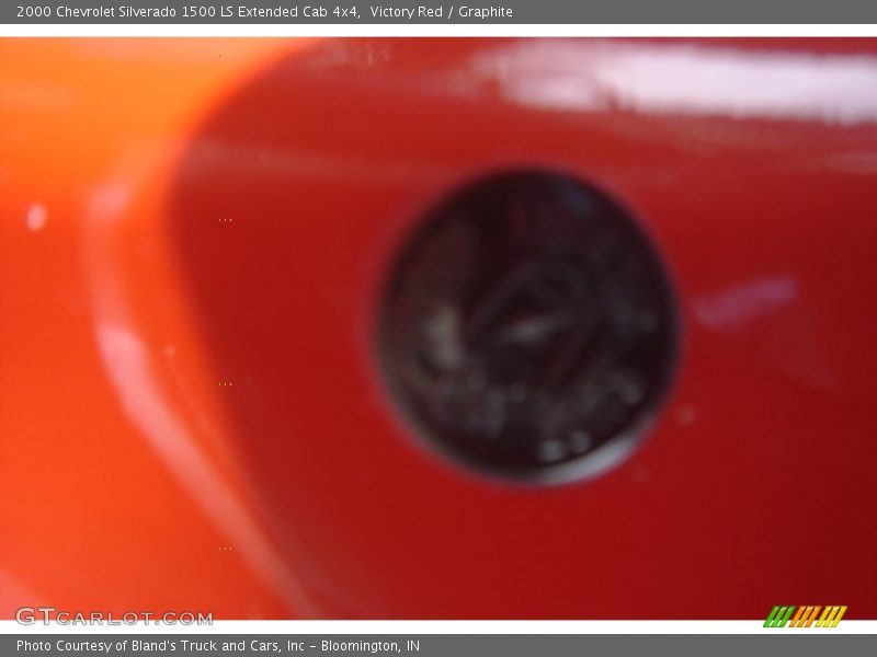 Victory Red / Graphite 2000 Chevrolet Silverado 1500 LS Extended Cab 4x4