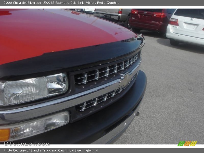 Victory Red / Graphite 2000 Chevrolet Silverado 1500 LS Extended Cab 4x4