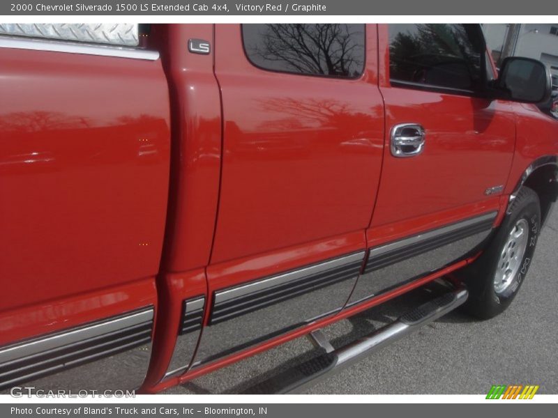 Victory Red / Graphite 2000 Chevrolet Silverado 1500 LS Extended Cab 4x4
