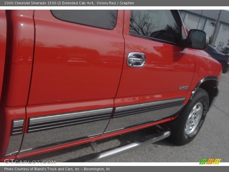 Victory Red / Graphite 2000 Chevrolet Silverado 1500 LS Extended Cab 4x4