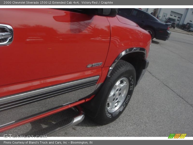 Victory Red / Graphite 2000 Chevrolet Silverado 1500 LS Extended Cab 4x4