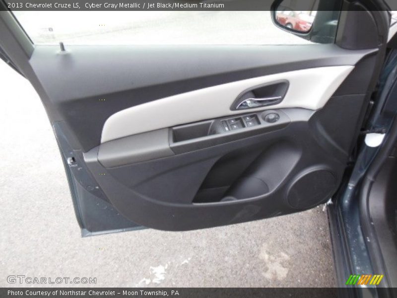 Cyber Gray Metallic / Jet Black/Medium Titanium 2013 Chevrolet Cruze LS