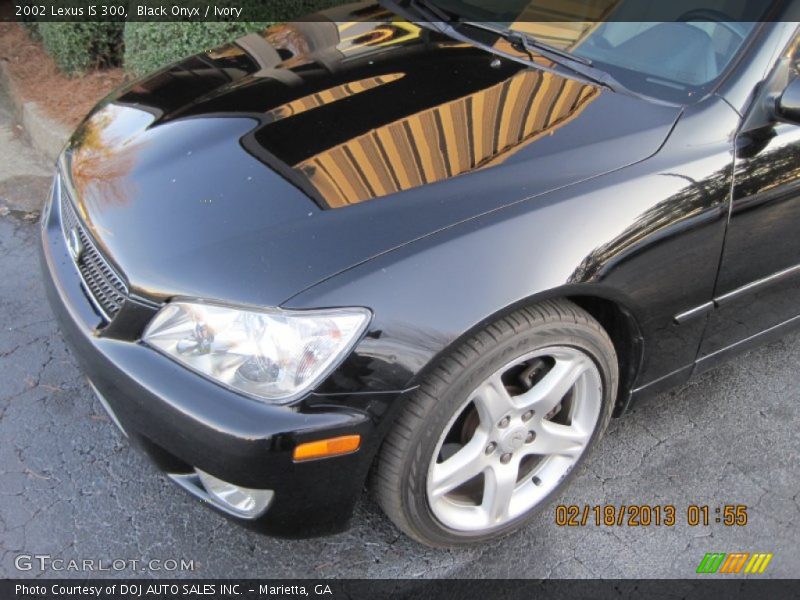 Black Onyx / Ivory 2002 Lexus IS 300