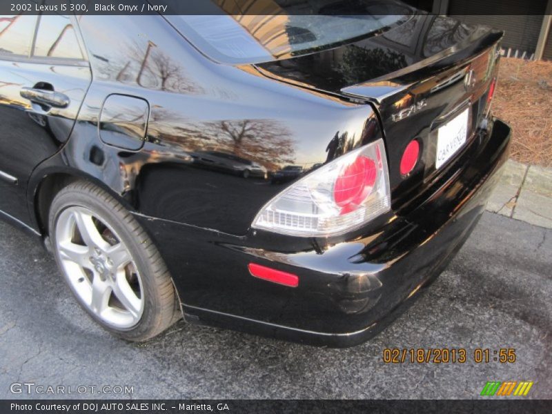 Black Onyx / Ivory 2002 Lexus IS 300