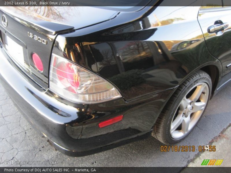 Black Onyx / Ivory 2002 Lexus IS 300