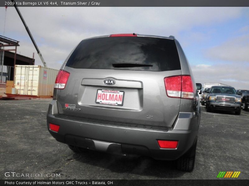 Titanium Silver / Gray 2009 Kia Borrego LX V6 4x4